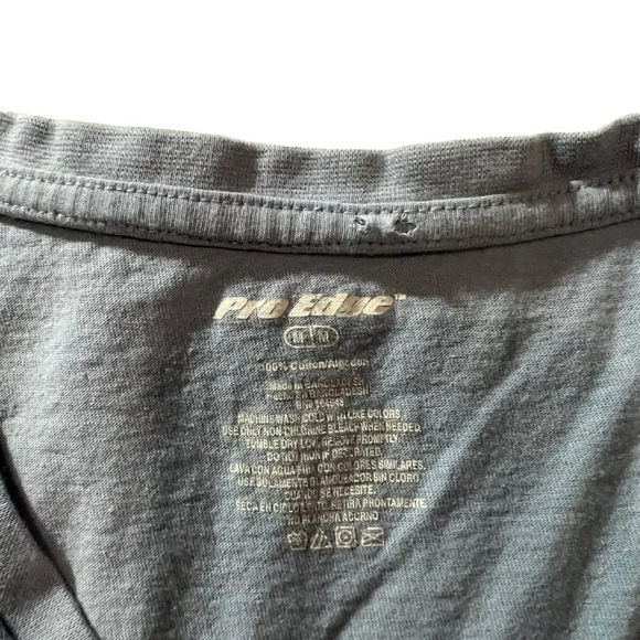 University of North Carolina Tarheels Women’s V-Neck T-Shirt Size‎ Medium - Picture 2 of 3